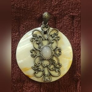 Round pendant charm for necklace antique Victorian look
